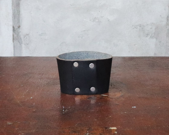 【HAUNT COFFEE STAND by HELMS × Heritage Leather Co.】#LEATHER SLEEVE BLACK