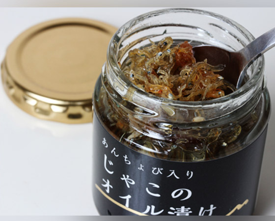 【ギフト】砥部焼くらわんか茶碗(赤)・ じゃこのオイル漬けセット