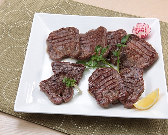 【ギフト】仙台・陣中 牛タン丸ごと一本塩麹熟成(900g)