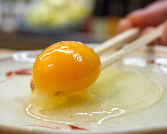 こだわりのエサを食べてうまれた櫛田養鶏場のおいしい白卵【80個入り(破卵保障10個含む)】