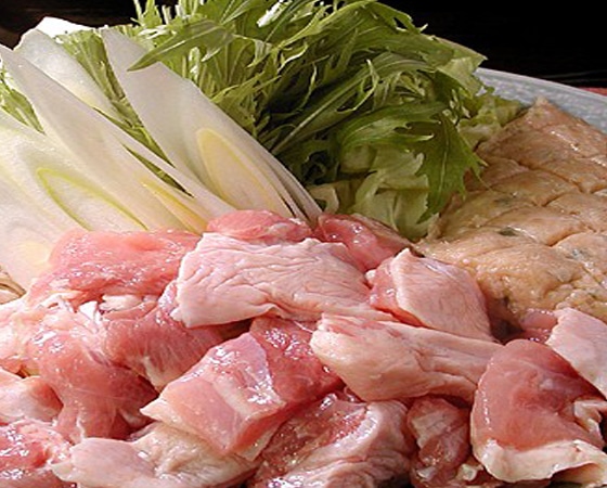 柔らかさとコクが自慢!世界遺産の知床より鶏鍋セット〆の麺付き! 980g