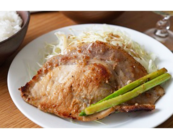 【900g】豚肉ロース切り落とし塩麹漬け300g×3パック