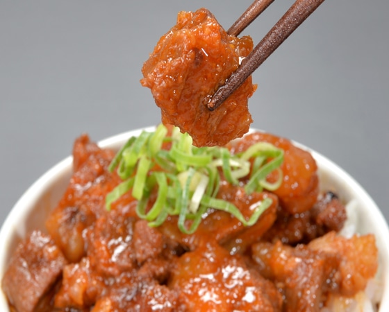 赤身ゴロゴロ!韓国風牛すじ煮込み1.2kg(300g×4袋)