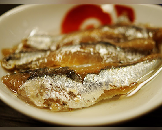 【ギフト】砥部焼くらわんか茶碗(赤)・ じゃこのオイル漬けセット