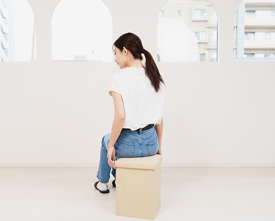 座ってしまえて畳める収納ボックス フェイクレザー ベージュ(2個セット)