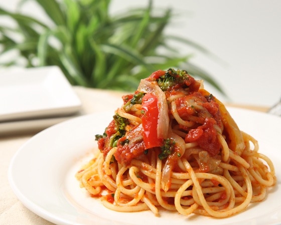 ★期間限定特価!地中海の太陽の恵みたっぷり!イタリア産原料を使った絶品パスタ!彩野菜のトマトソースパスタ5食セット