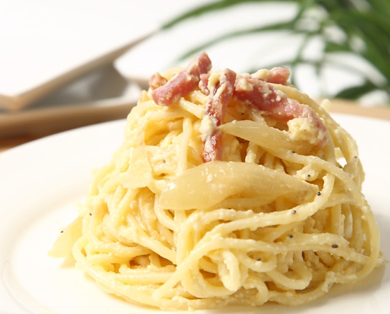 ★期間限定特価!地中海の太陽の恵みたっぷり!イタリア産原料を使った絶品パスタ!具だくさんのカルボナーラ5食セット