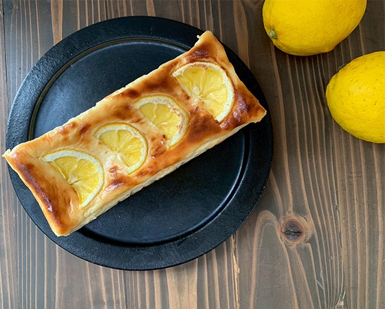 淡路島レモンとホワイトチョコのバスクチーズケーキ