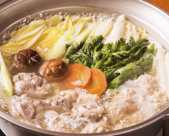 柔らかさとコクが自慢!世界遺産の知床より鶏鍋セット〆の麺付き! 980g