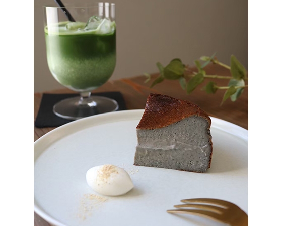 黒ごまのバスクチーズケーキ