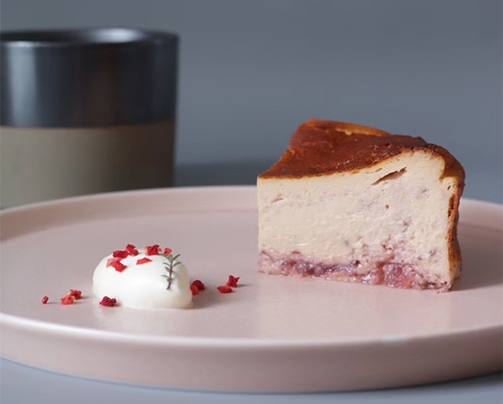 苺のバスクチーズケーキ