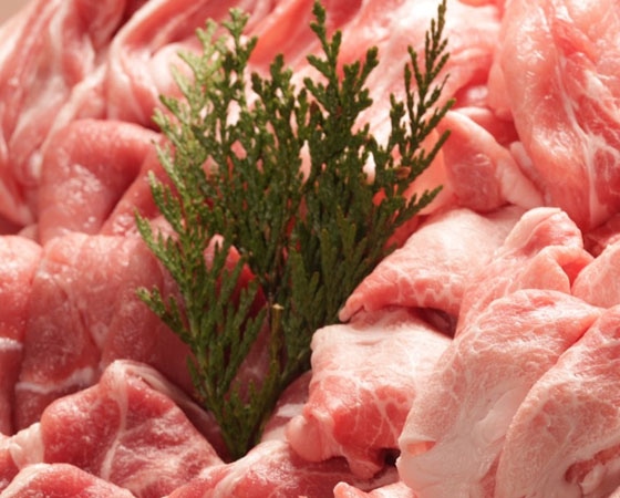 【宮崎県】BBQ!大盛り　豚肉　ブランド肉　都城産「お米豚」メガ盛り切り落とし　700g