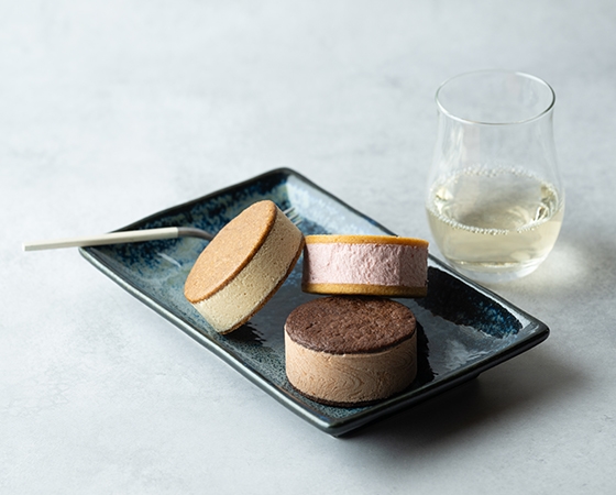 エアリーショコラサンド 6個(チョコ×2個、ストロベリー×２個、カフェキャラメル×２個)