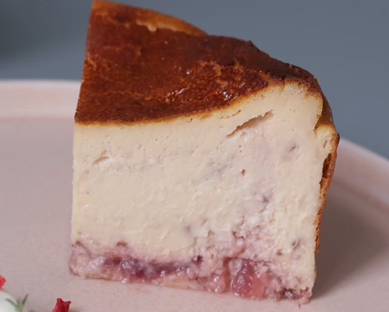苺のバスクチーズケーキ