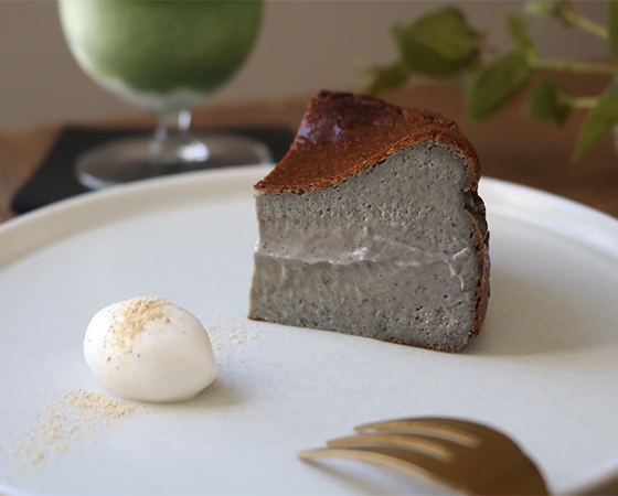 黒ごまのバスクチーズケーキ