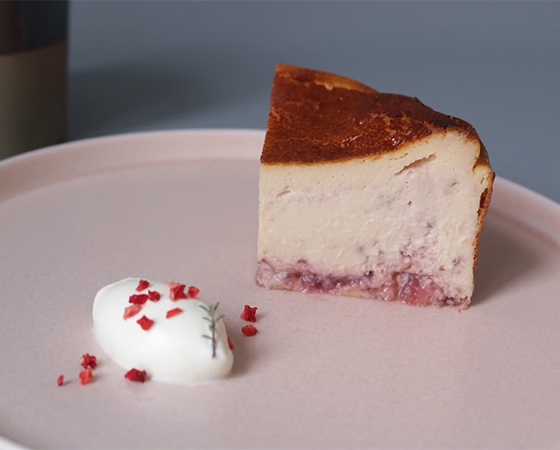 苺のバスクチーズケーキ