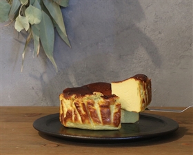 ピスタチオのバスクチーズケーキ